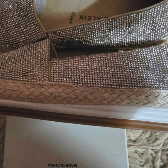 New in box, Anne Klein Rhinestone Juneo 1F9, Rhinestone Slip on Shoes, Size 9m - Picture 4 of 8